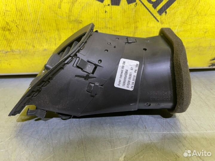 Дефлектор воздушный правый Opel Astra J 2010