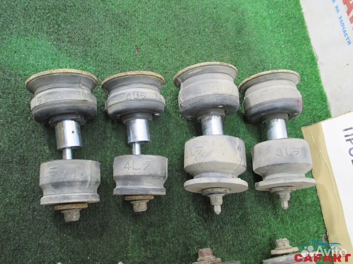 Подушка кузова lexus LX570 URJ201L 3urfe