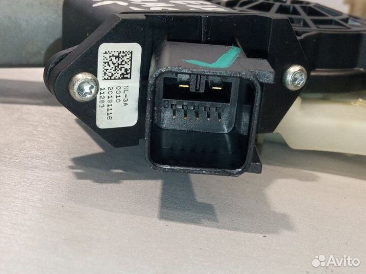 Стеклоподъемник передний левый Geely Atlas