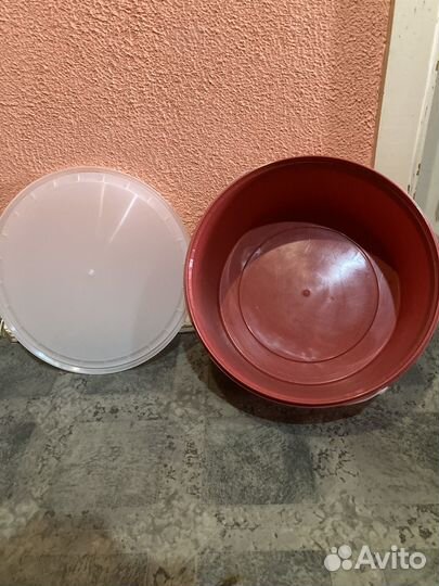 Ведро пластиковое с крышкой