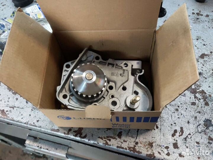 Помпа на рено логан 1 на 8клапонную