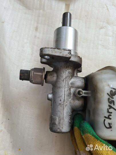 Главный тормозной цилиндр Chrysler 300C