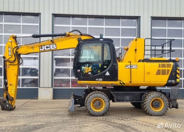 Стекло правое возле стрелы JCB JC 160/180 от 2010