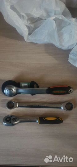 Продам комплект ключей с трещоткой