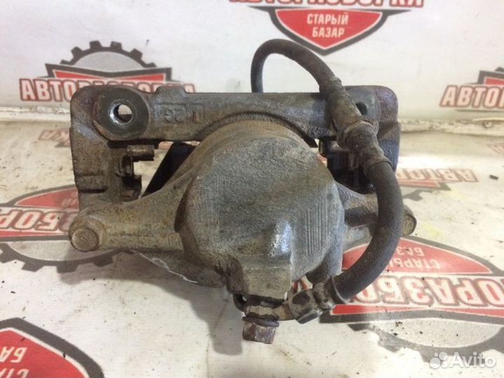 Суппорт тормозной передний правый Toyota Hiace