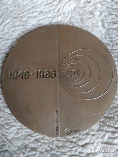 Настольная медаль