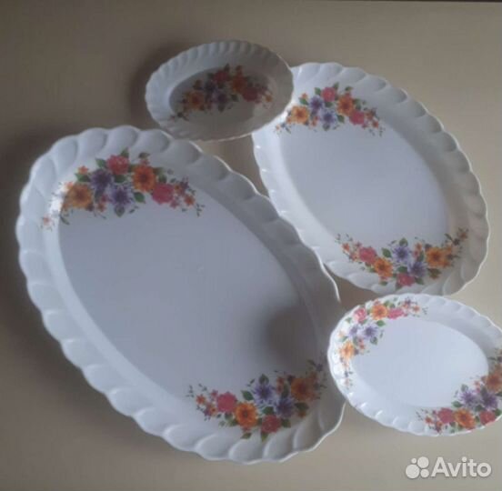 Набор столовой посуды. Блюдо