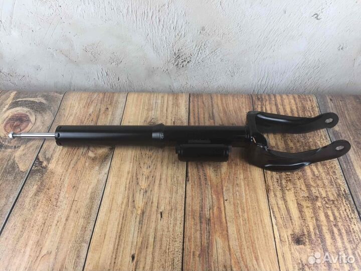 Амортизатор передний левый на Mercedes X166