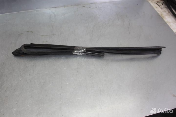 Уплотнитель стекла двери передней левой Peugeot-C