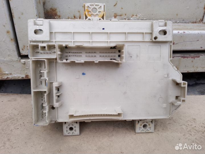 Блок предохранителей Mitsubishi Colt