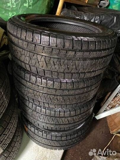 Pirelli Ice Asimmetrico Plus 215/60 R17