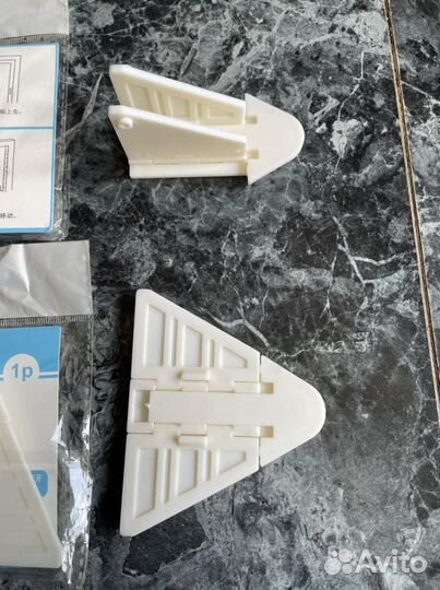 Ограничитель раздвижных дверей от детей