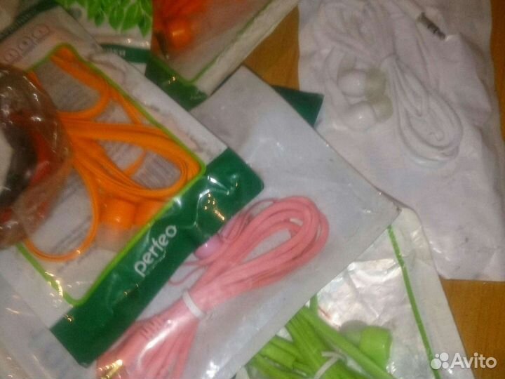 Наушники -Новые -3.5- штекер