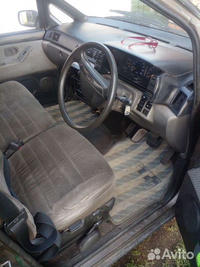 Nissan Prairie 2.0 AT, 1994, 300 000 км