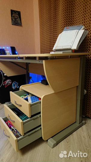 Растущая парта Астек Лидер с выкатной тумбой