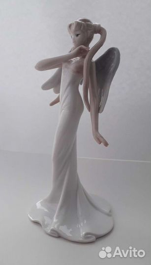 Фарфоровая статуэтка Ангел Pavon