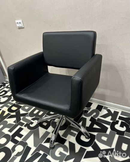 Парикмахерское кресло