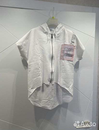 Жилет для девочки (новый)