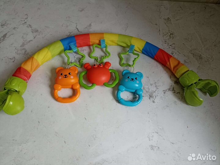 Дуга с игрушками на коляску и кроватку