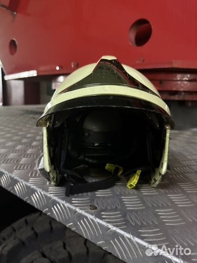 Хоккейный шлем