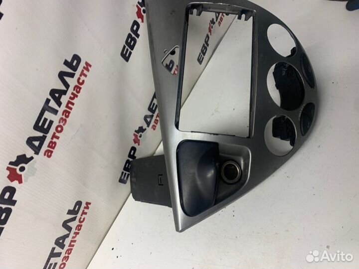 Рамка магнитолы Ford Focus 1 хетчбек 2 2002