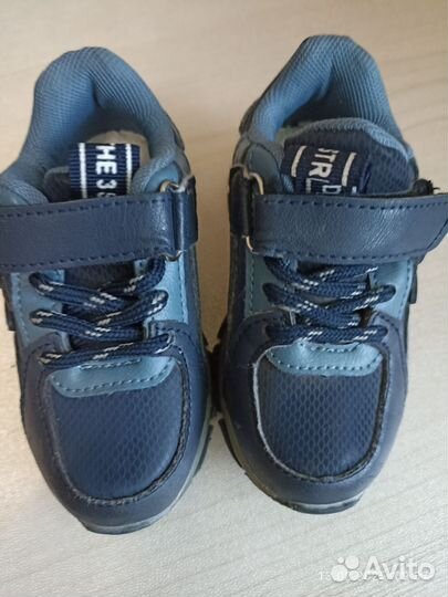 Кроссовки 22