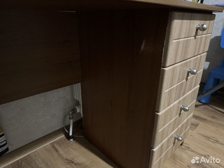 Компьютерный стол