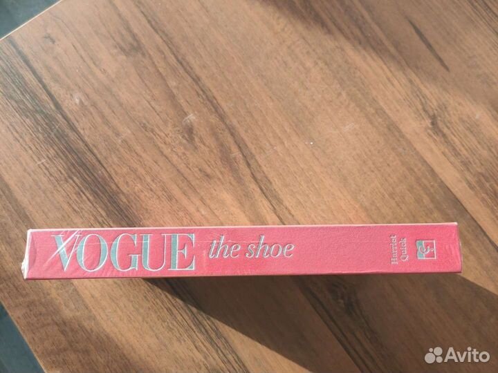 Книга Vogue: The Shoe