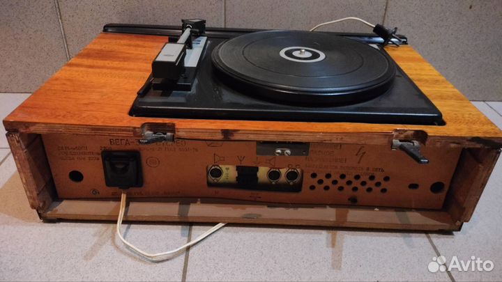 Проигрыватель винила СССР вега 323