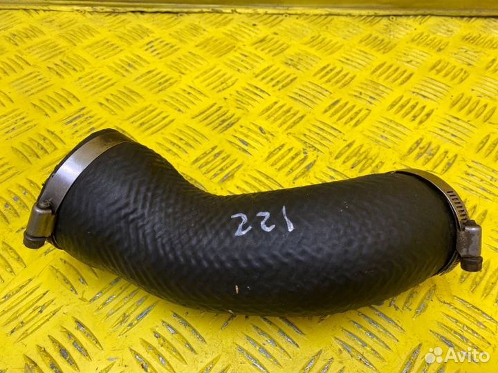 Патрубок интеркулера/турбины Mitsubishi Pajero