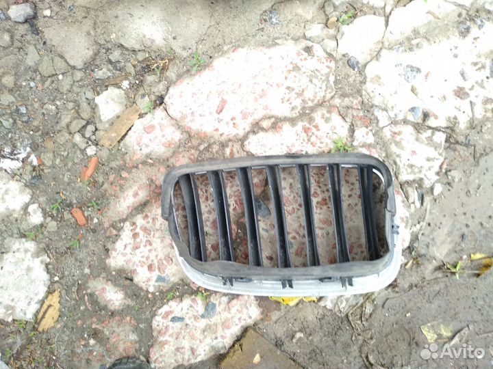 Решетка левая радиатора BMW X5 e70