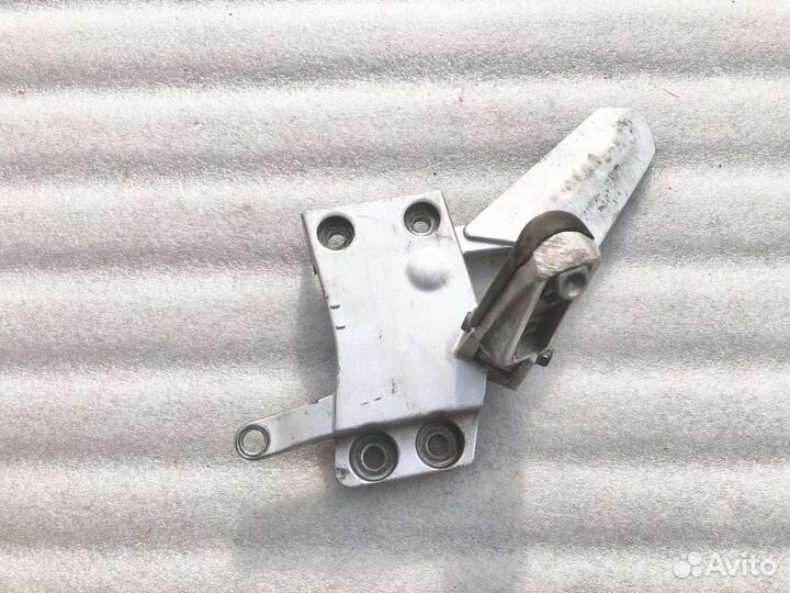 Yamaha FJR 1300 03 левый водительский кронштейн