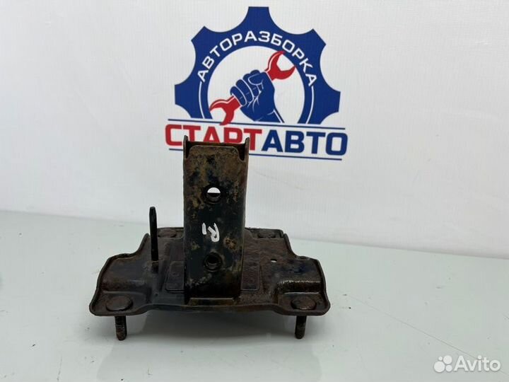 Кронштейн усилителя бампера передний правый Kia