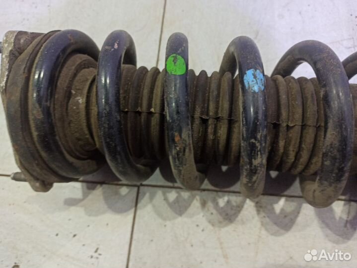 Стойка передняя левая в сборе