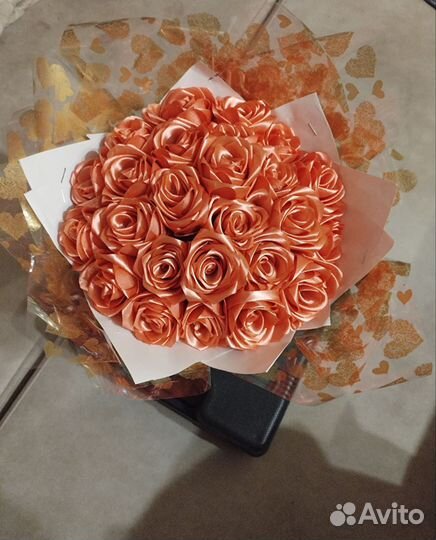 Букет из роз из атласных лент