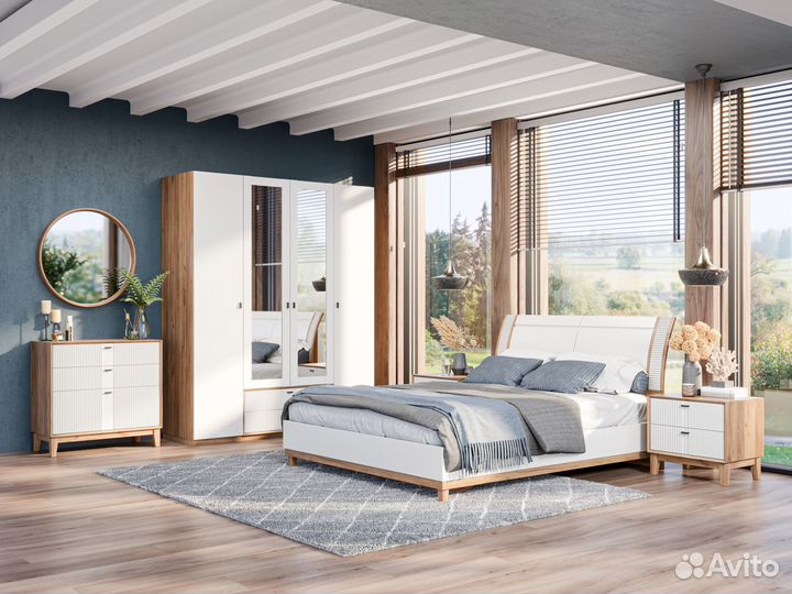 Зеркало круглое в деревянной раме