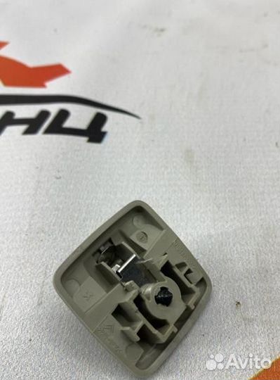 Крепление солнцезащитного козырька Citroen C4