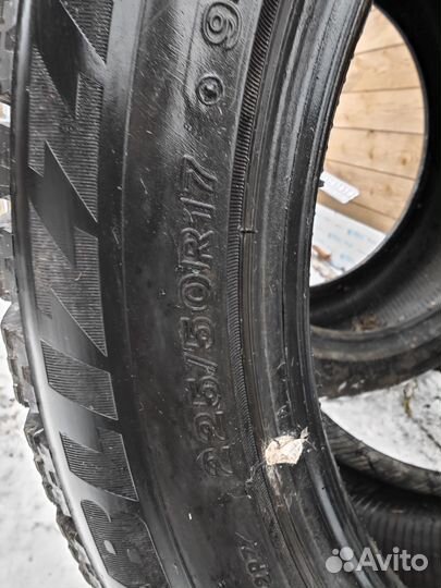 Bridgestone Blizzak Spike-02 225/50 R17 94T