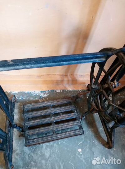 Чугунная станина швейной машинки