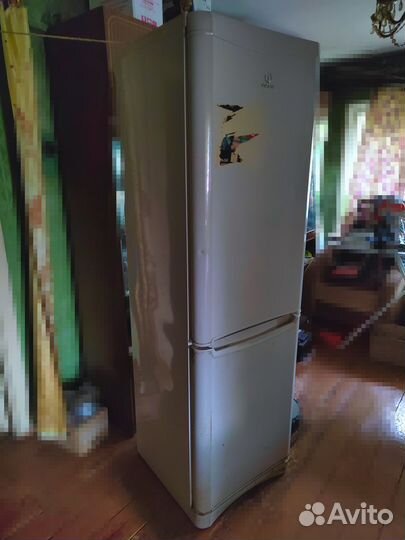 Холодильник бу Indesit B20