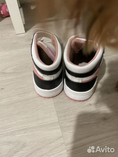 Кроссовки для девочки