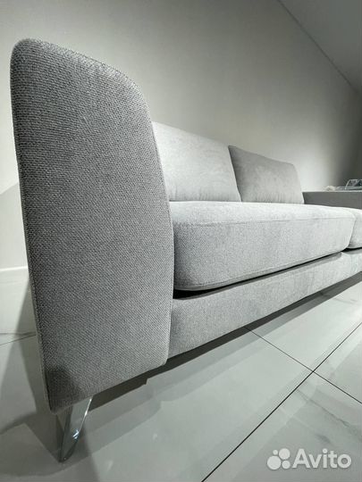 Диван прямой на ножках