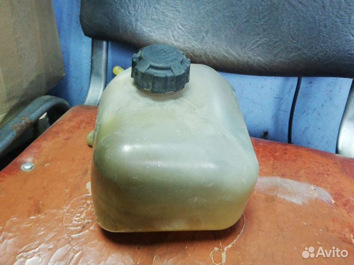 Бачок расширительный Нива Шевроле