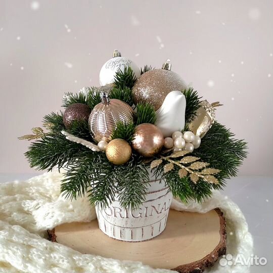 Новогодняя искусственная композиция Белая птица