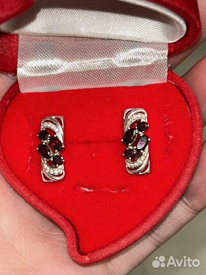 Серебряные серьги с гранатом