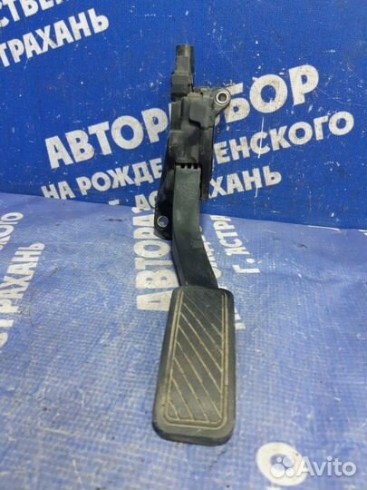 Педаль газа Ford Fiesta 6 купе 2008