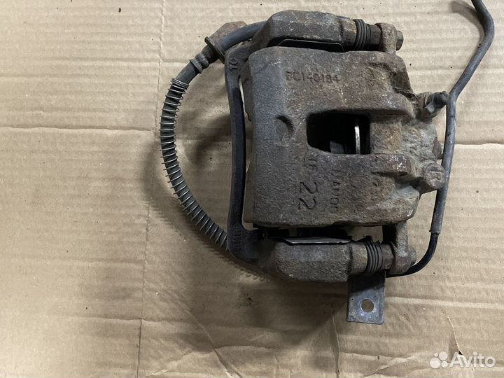 Суппорт тормозной правый Hyundai Solaris 1