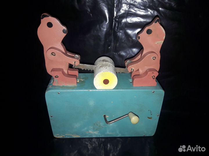 Игрушка ссср.Медведи пилят бревно