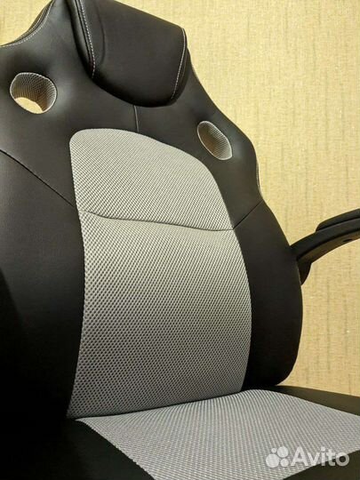 Компьютерное кресло (черно-серое)