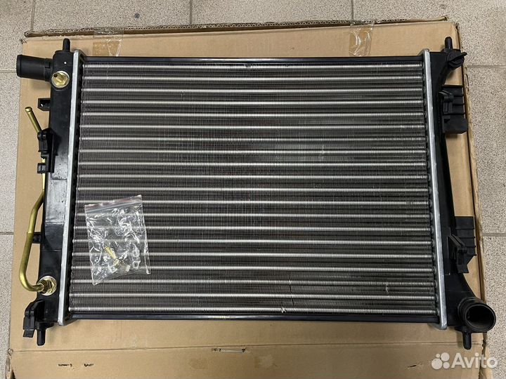 Радиатор озлаждения Solaris / Rio АКПП